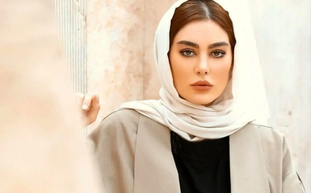 ماشین غول پیکر سحر قریشی در دبی / خانم بازیگر پشت فرمون + عکس