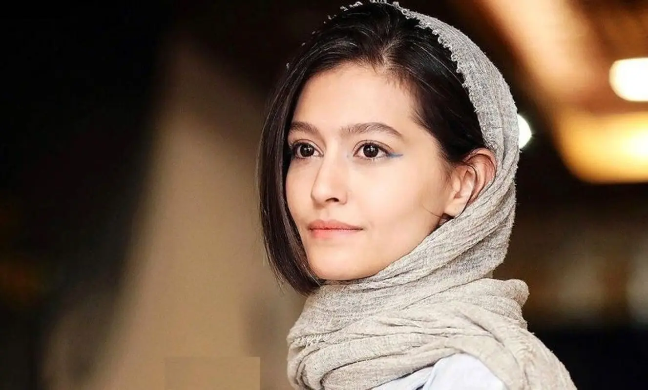 استایل یلدایی عجیب پردیس احمدیه سوژه شد / فال گرفتن خانم بازیگر + عکس