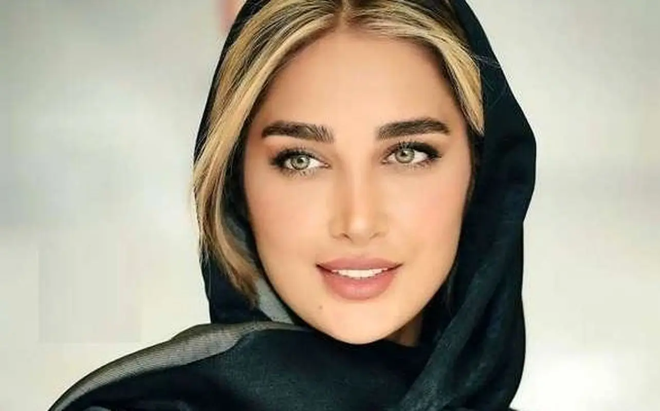 عکس شکار شده آناشید حسینی در یک مهمانی  / لباس قرمز رنگ خانم بلاگر + عکس