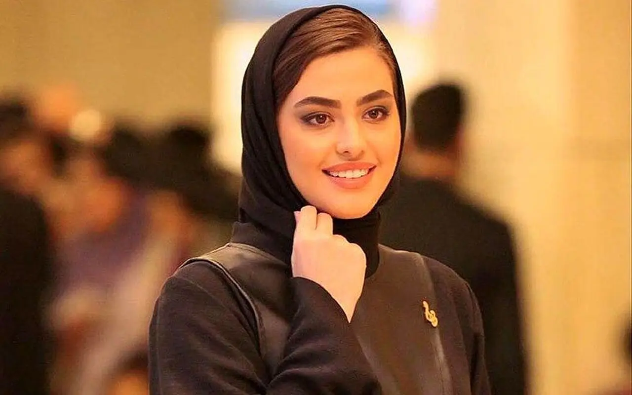 قدیمی‌ترین عکس ریحانه پارسا لو رفت / خانم بازیگر با لباس مجلسی عروسکی! + عکس