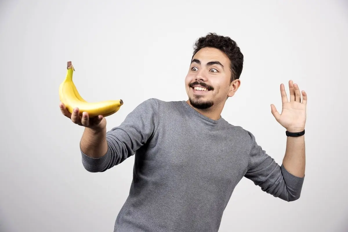 با این روش های ساده و خانگی از سیاه شدن موز جلوگیری کنید