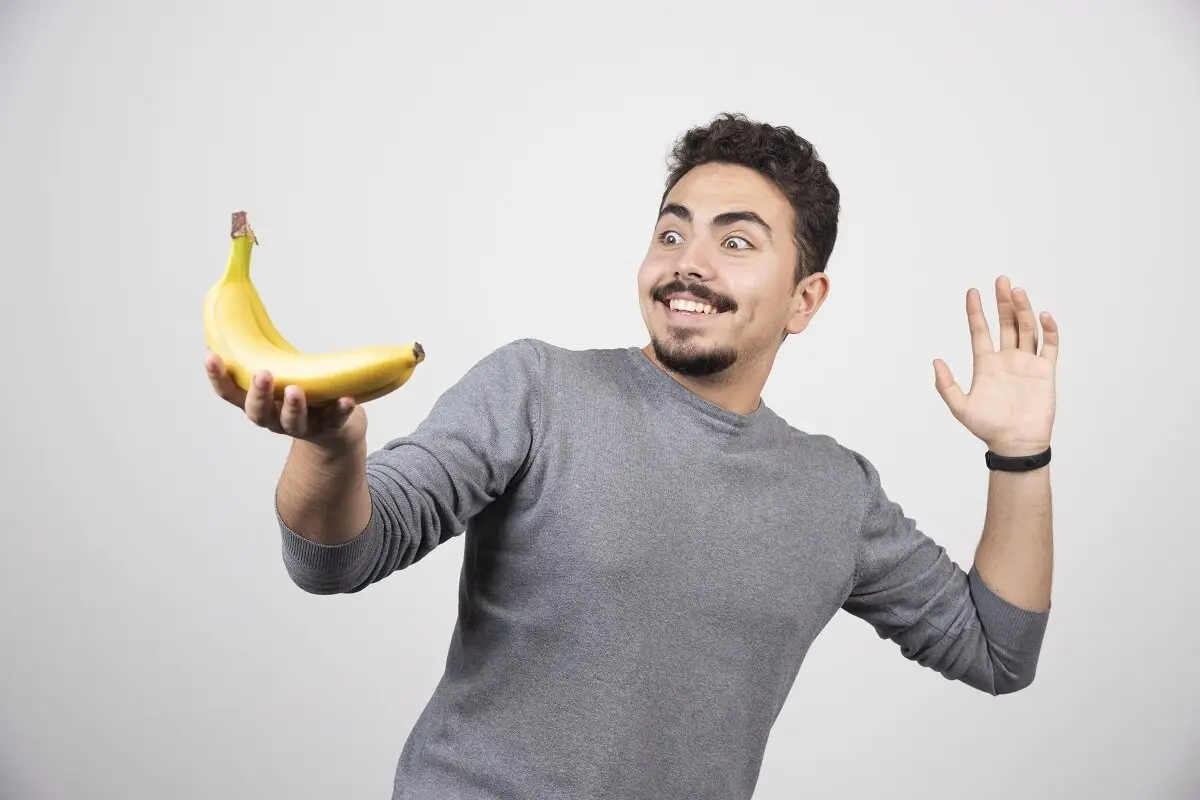 با این روش های ساده و خانگی از سیاه شدن موز جلوگیری کنید