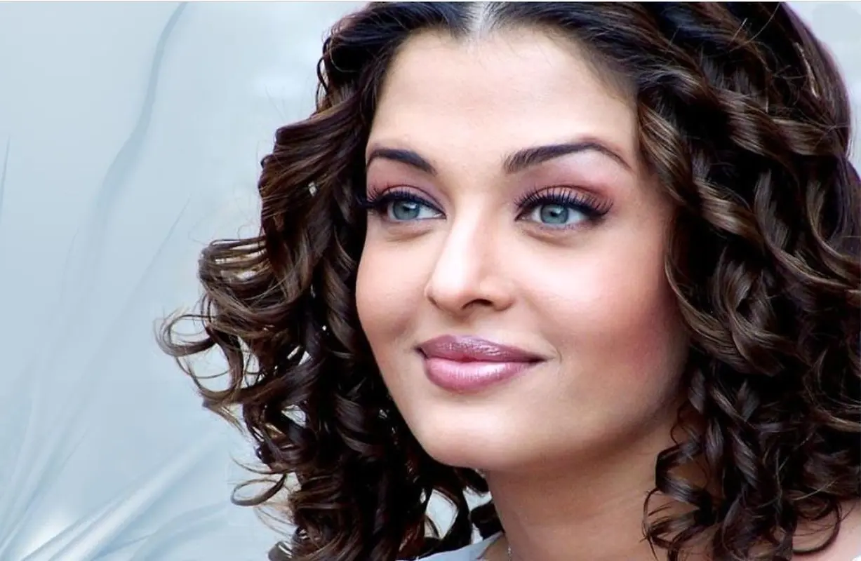 این زن زیباترین زن دنیاست / انگار نه انگار 51 سال داره! (عکس)