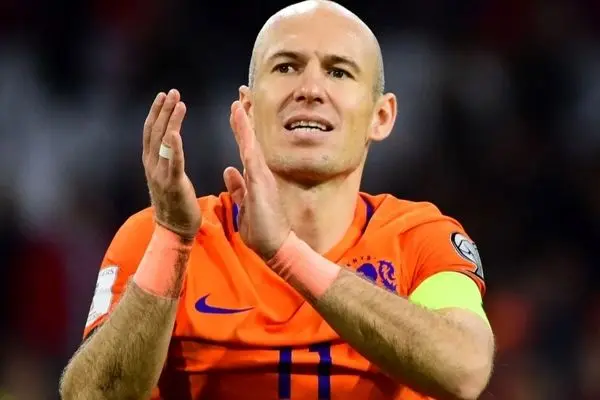 تغییر رشته فوتبالیست مشهور در 41 سالگی (عکس)