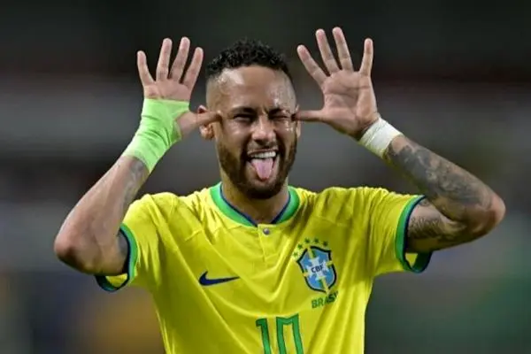 نیمار در کنار همسر و دختران زیبایش