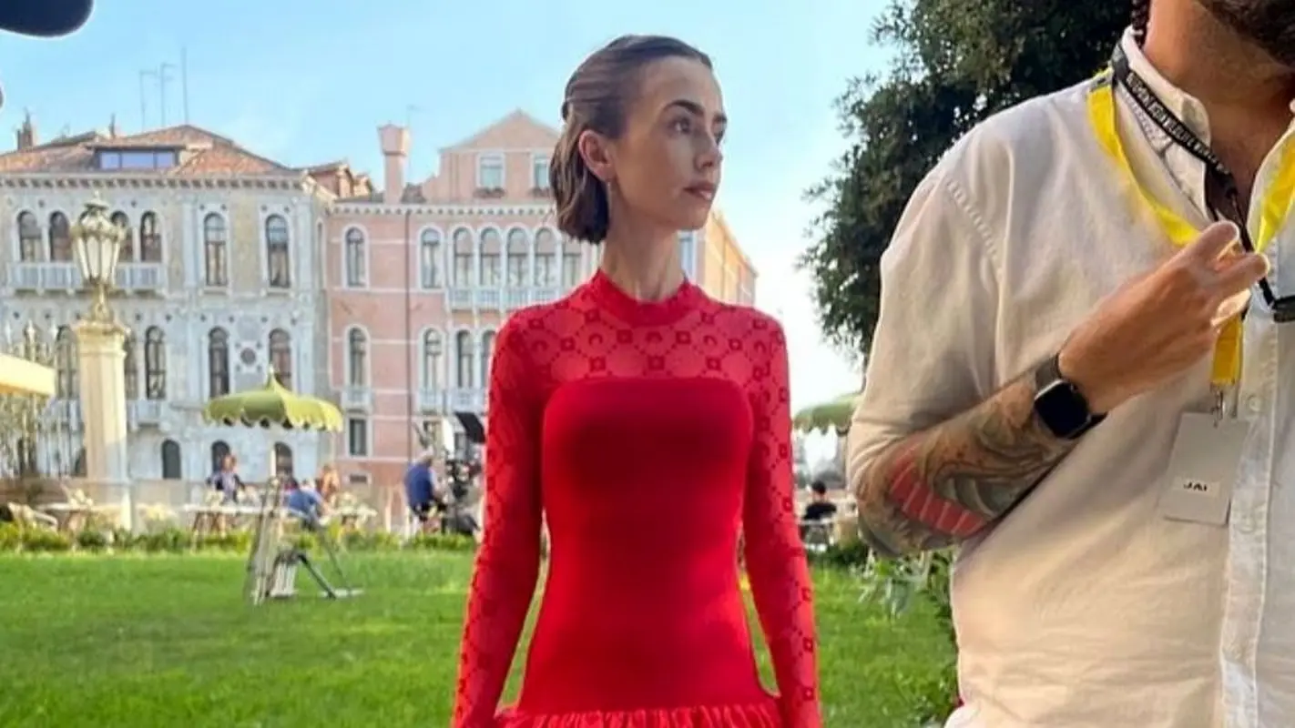 استایل و ژست بازیگر «امیلی در پاریس» برای سال نو (عکس)