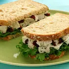 طرز تهیه ساندویچ سالاد مرغ؛ غذای محبوب بچه‌ها