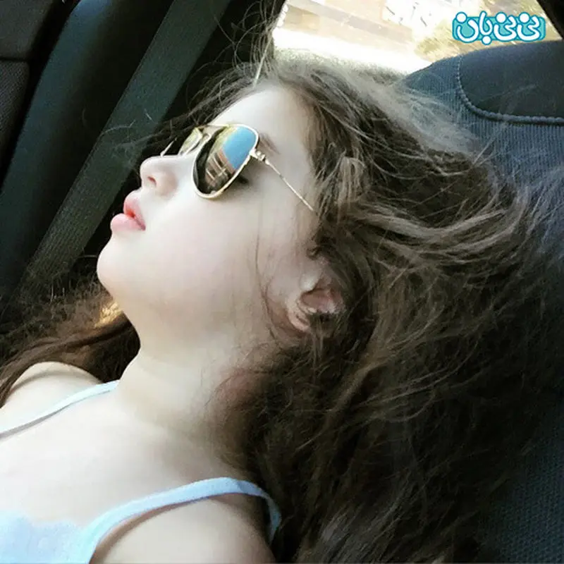 تصویر دختر بنیامین، هنگام سفر به دیزنی لند