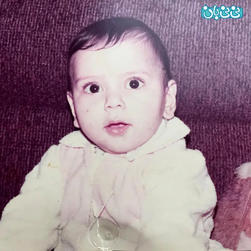 اینستاگرام مونا فرجاد، عکس دوران کودکی