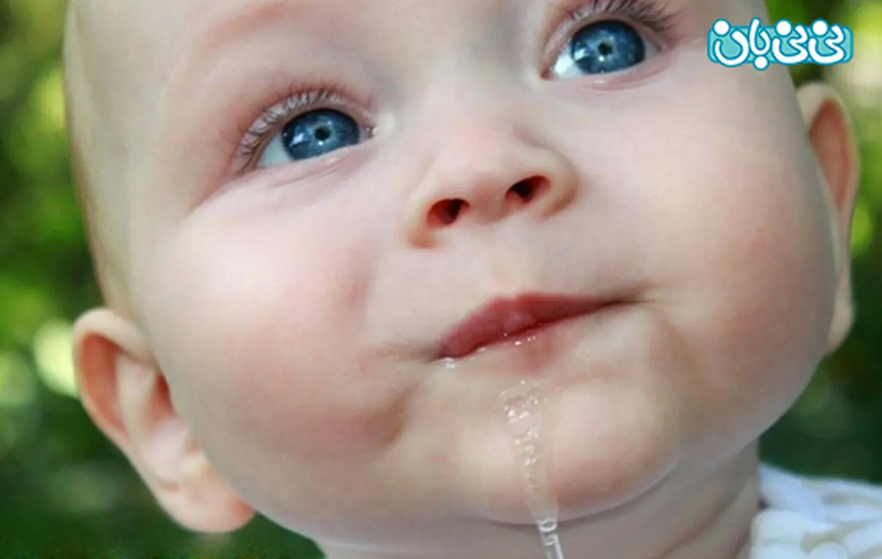 علت آبریزش دهان کودک