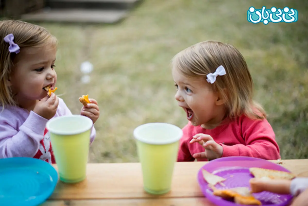 کودک 15 ماهه چه کارهایی انجام می دهد؟