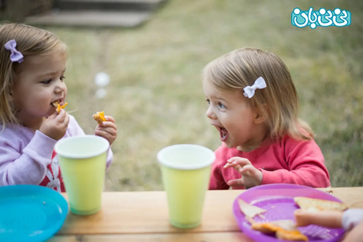 کودک 15 ماهه چه کارهایی انجام می دهد؟