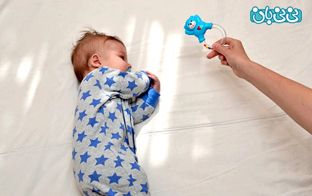 غلتیدن نوزاد در چند ماهگی، انجام می‌شود؟