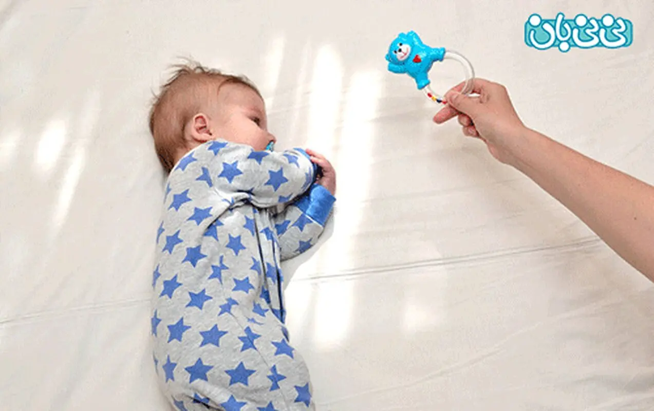 غلتیدن نوزاد در چند ماهگی، انجام می‌شود؟