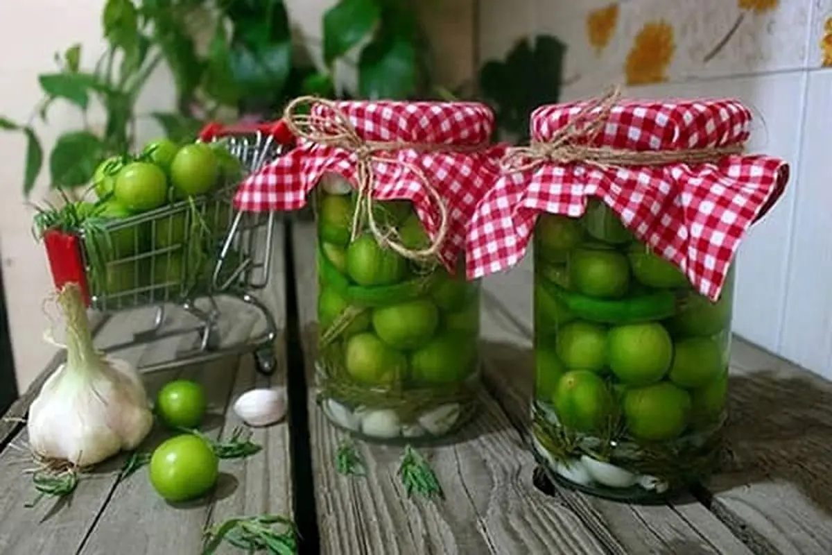 طرفدارای گوجه سبز این ترشی رو درست کنید عاشقش میشید/طرز تهیه ترشی گوجه سبز