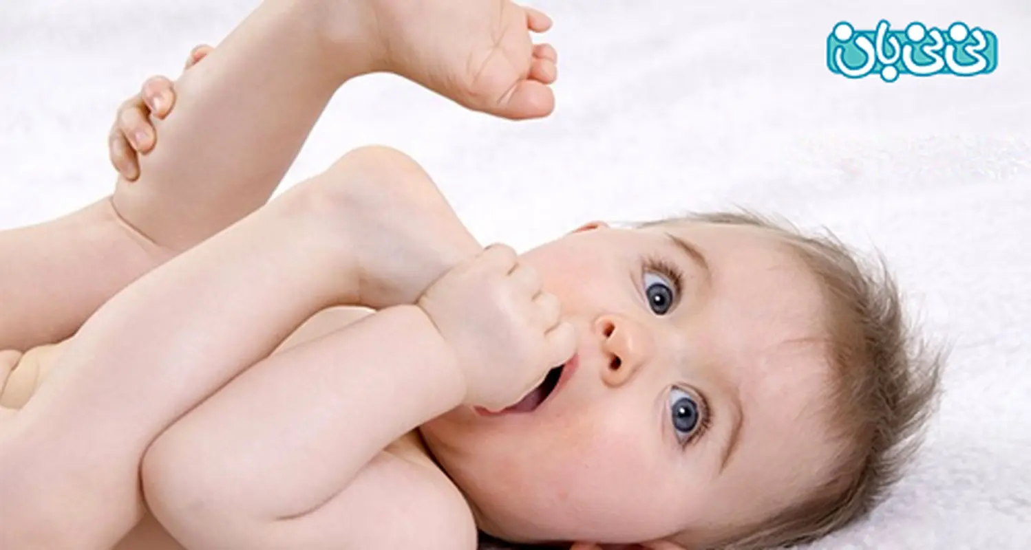 دست خوردن نوزاد، نشانه چیست؟