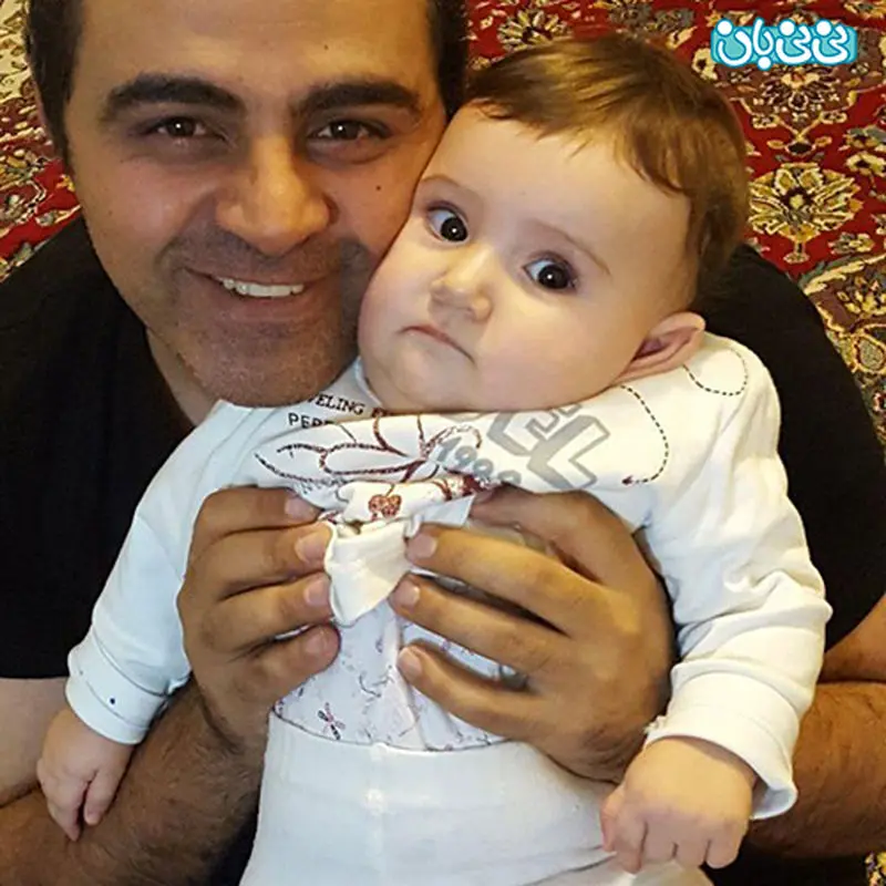 عکس‌ های رضا مولایی، کودکی و ژست‌های مردانه