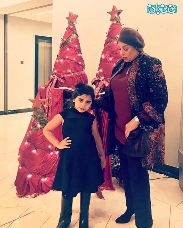 نوه گوهر خیراندیش، مادربزرگ و کاج کریسمس