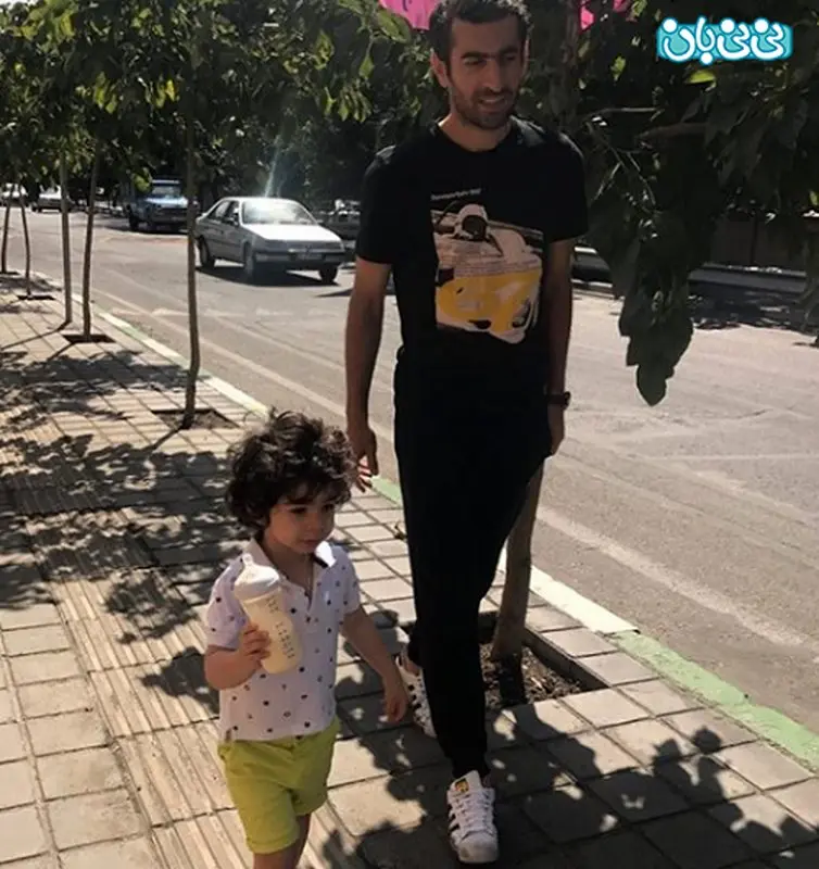 اینستاگرام مجتبی جباری، پیاده روی پدر و پسر