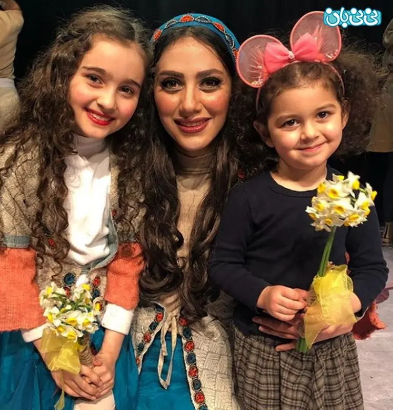 اینستاگرام مونا فرجاد، بچه شیرهای خان بابا