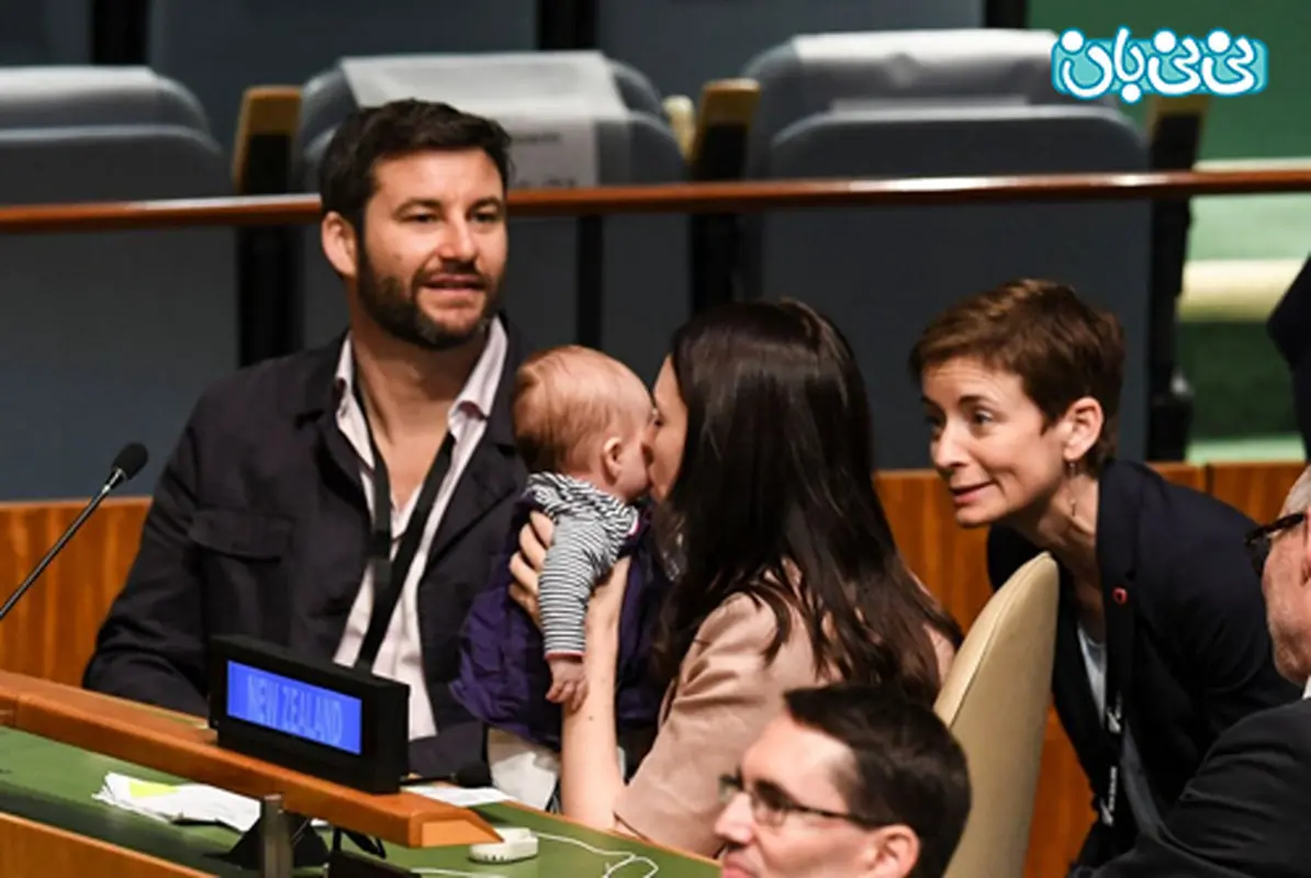 نوزاد تازه متولد شده، همراه مادرش در سازمان ملل