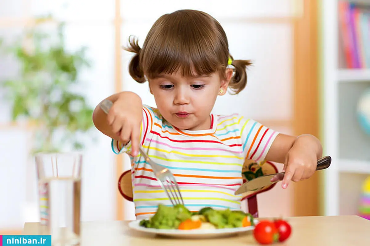 آموزش آداب معاشرت غذا خوردن به کودکان
