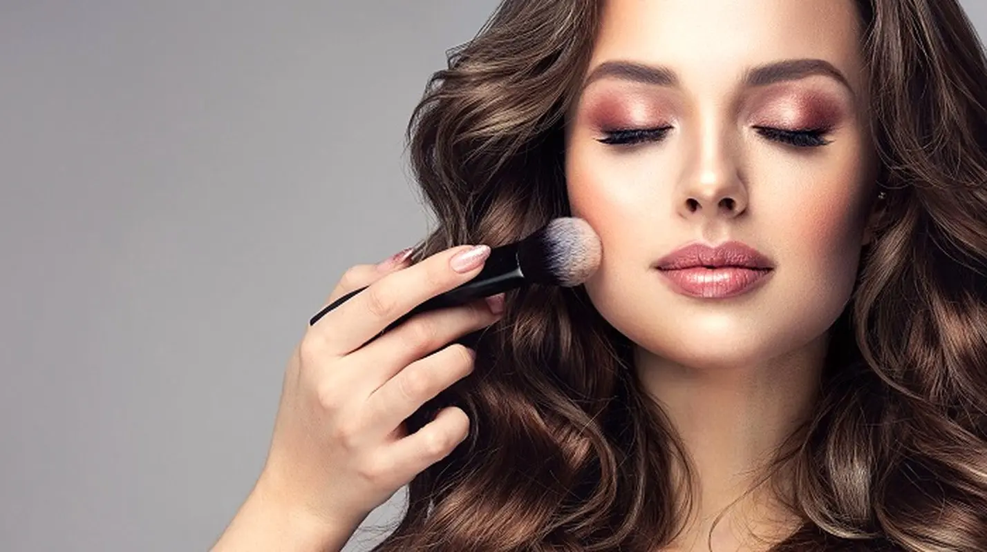 مانند یک آرایشگر، اصولی و حرفهای آرایش کنید!