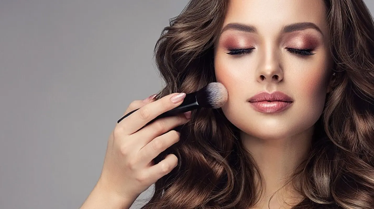 مانند یک آرایشگر، اصولی و حرفه‌ای آرایش کنید!