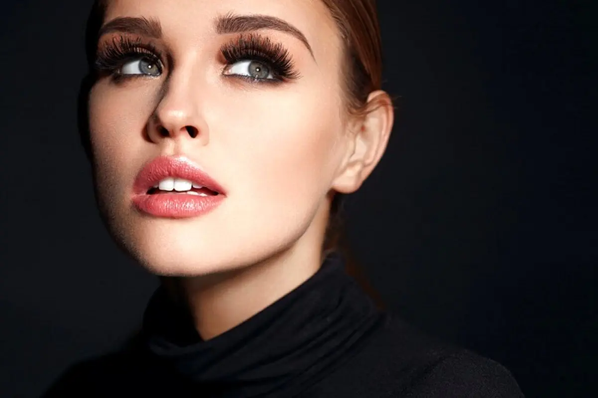 چند ترفند کاربردی برای بلند کردن مژه‌ها در خانه