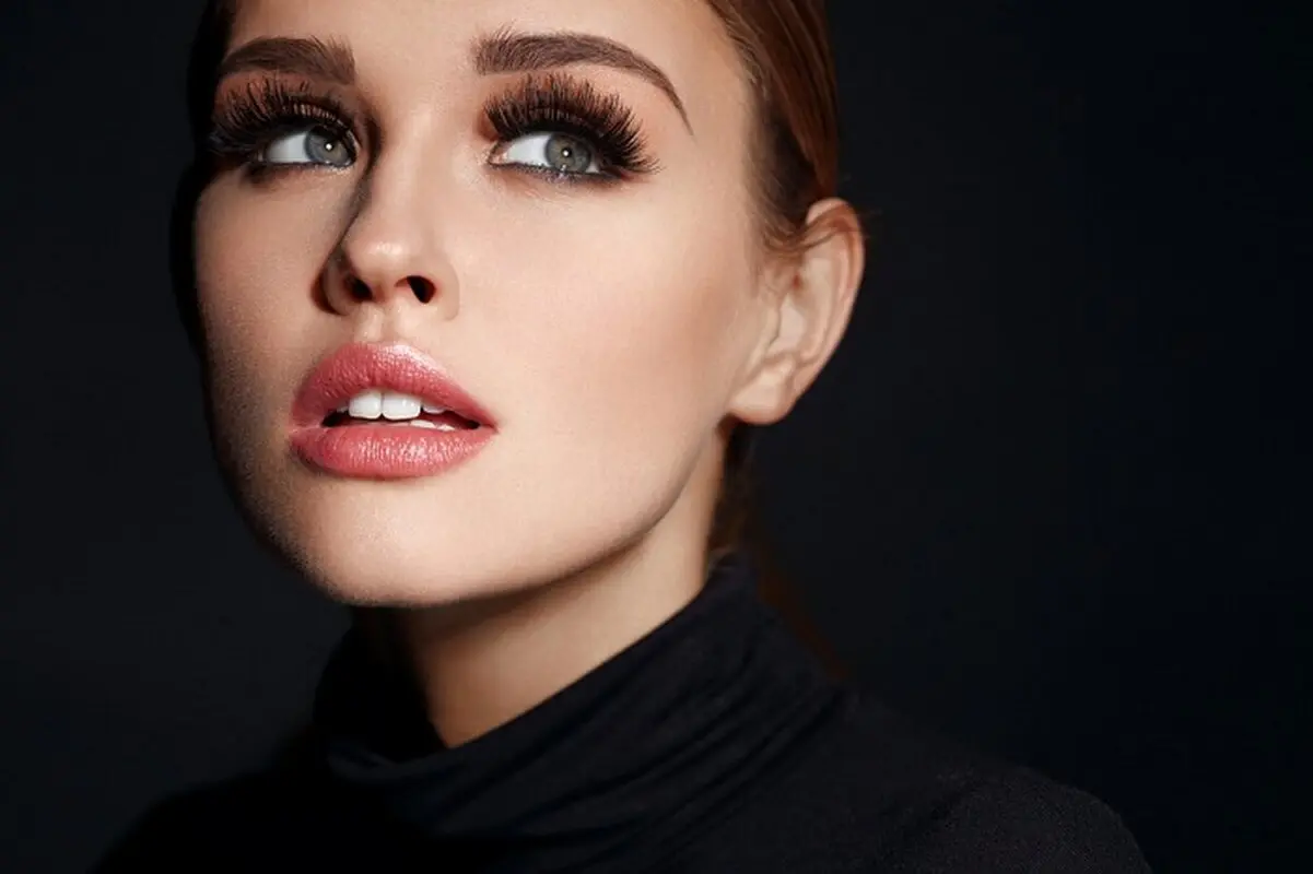 چند ترفند کاربردی برای بلند کردن مژه‌ها در خانه
