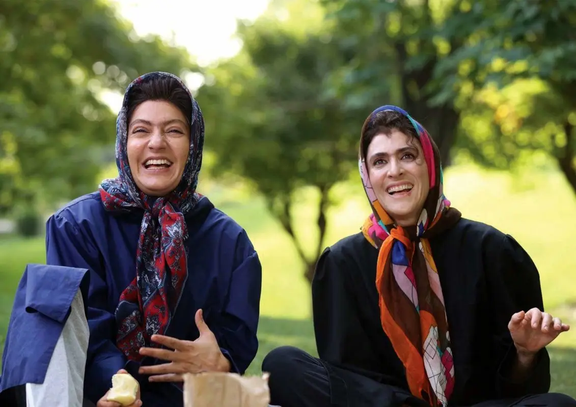 همه لباسهایی که به آنها میخندیدیم، دوباره مد شدند!