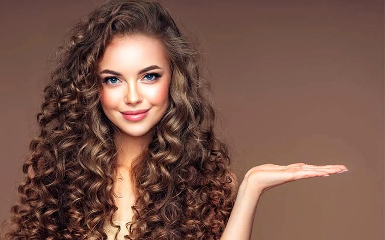 با این ترفندها زیباترین فر مو را خواهید داشت!/ راز آرایشگرها برای ماندگاری فر مو