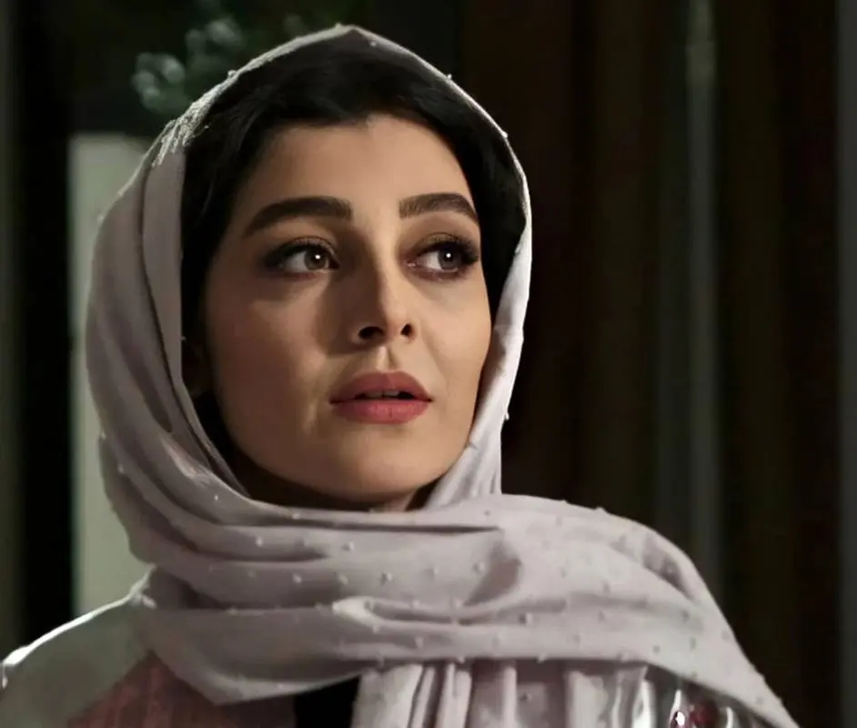 رُمانتیک بازی ساره بیات و همسرش در طبیعت