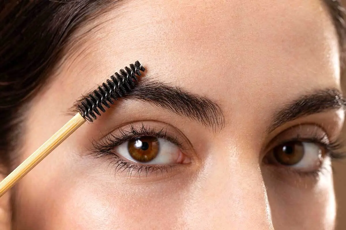 بهترین ترفند برای داشتن ابروهای آراسته با ساخت ژل ابرو در خانه!