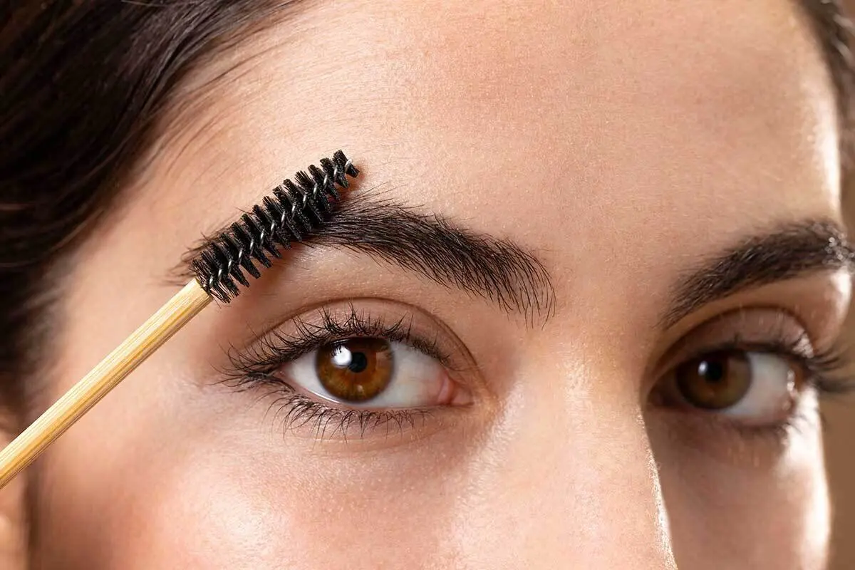 بهترین ترفند برای داشتن ابروهای آراسته با ساخت ژل ابرو در خانه!