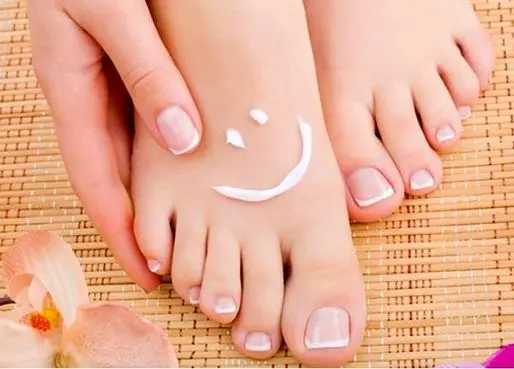 خداحافظی با خشکی کف پا با چند ترفند ساده!