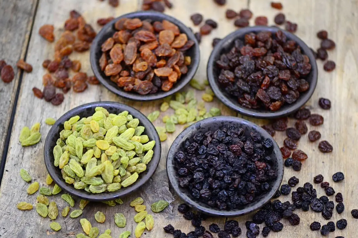 کشمش چه خواصی برای بدن دارد؟