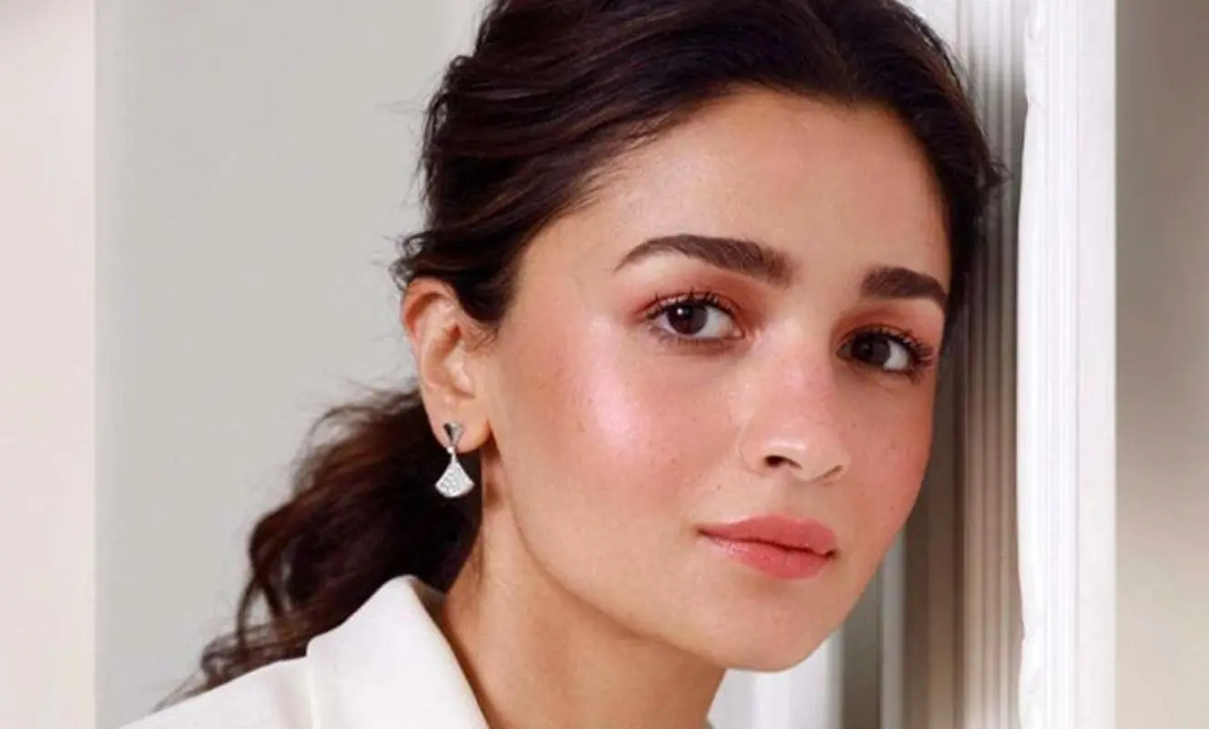 مراحل آرایش صورتی ملایم به روش آلیات بهات