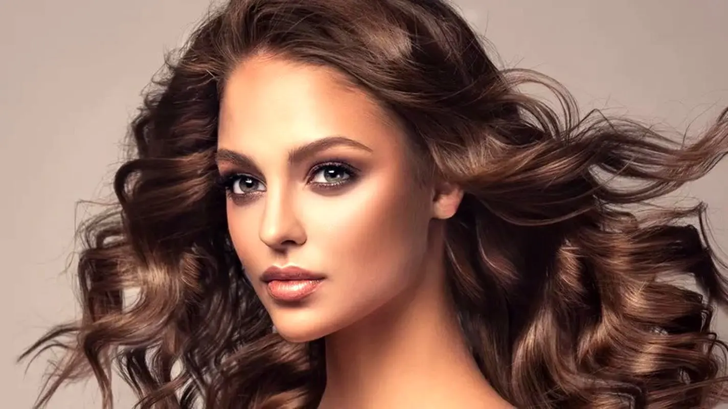 9 ترند از بهترین روش‌های فر کردن موها بدون وسایل گرمازای