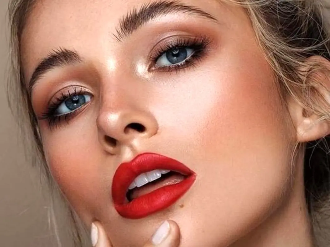 با این ترفندهای کلیدی آرایشی، دو برابر جذابتر میشوید!