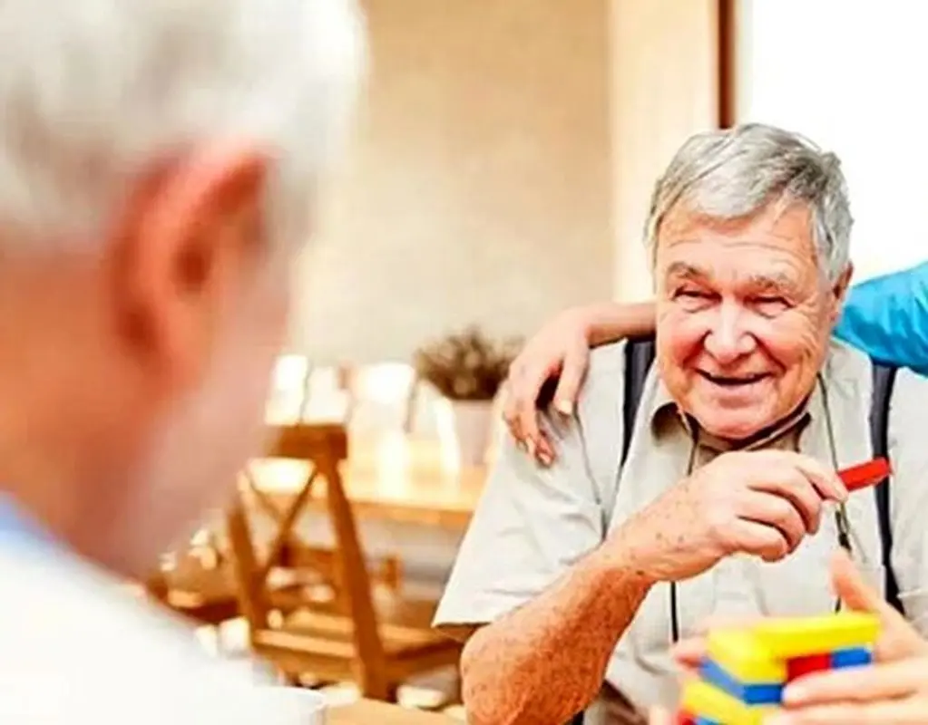 بررسی 10 دلیل برای استخدام پرستار سالمند در منزل