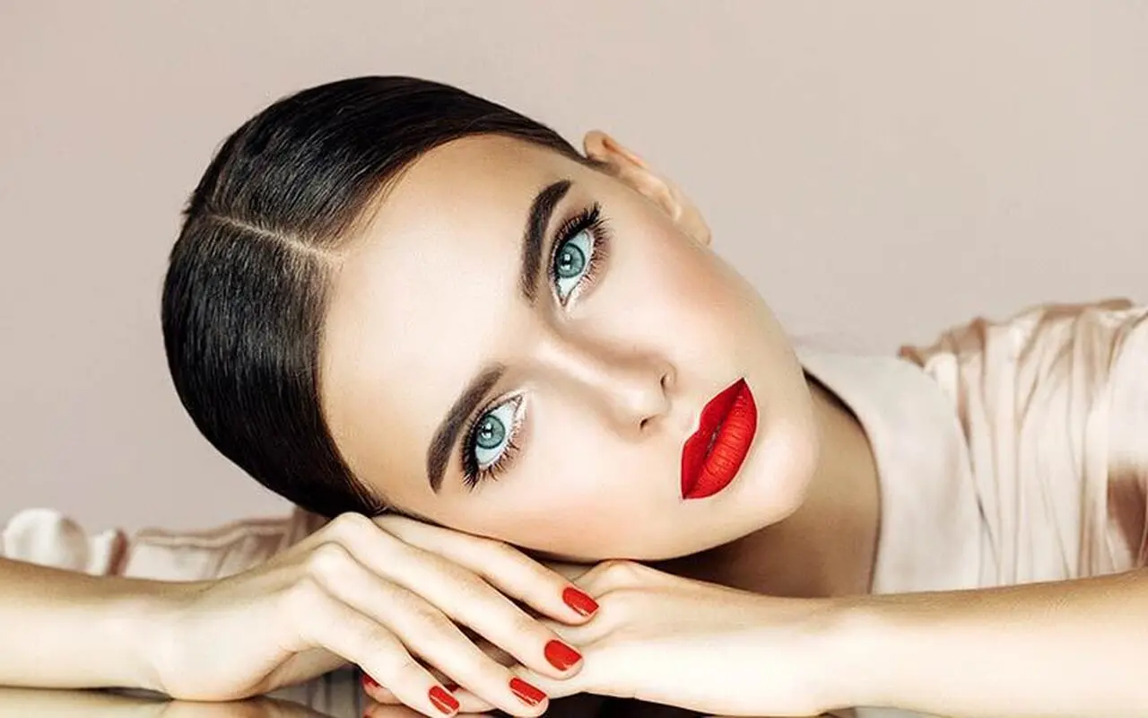 ترفندهای ست کردن آرایش با رنگ لباس
