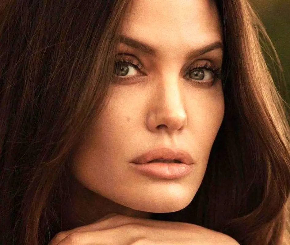 فتوشوتهای آنجلینا جولی، زنی که در 50 سالگی همچون الماس میدرخشد و زیباست!