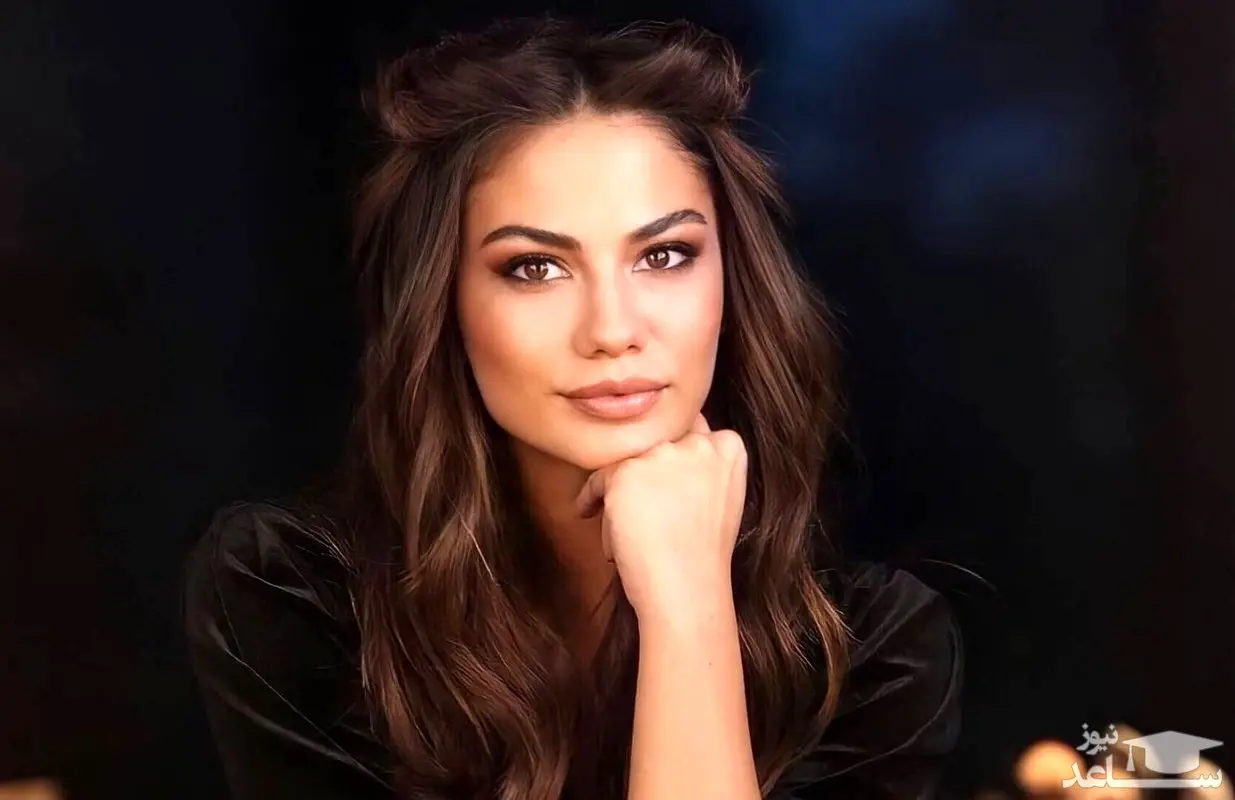 استایل طلایی و محشر خانم بازیگر مشهور در ایونت پروانه طلایی همه را میخکوب کرد!