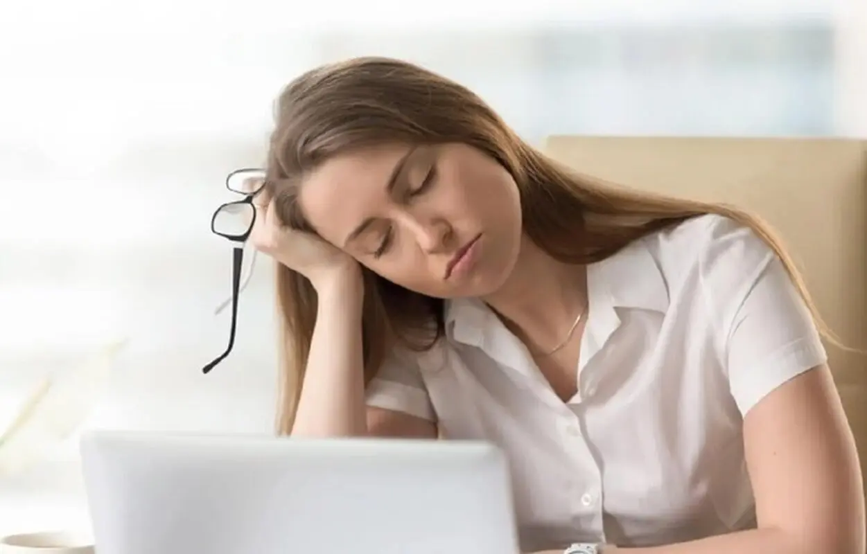 چرا باید در پاییز و زمستان بیشتر آب بنوشیم؟