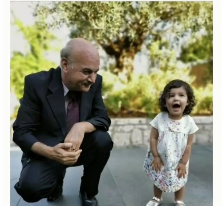 قابی زیبا از آقای مجری محبوب در کنار دختر و دامادش!