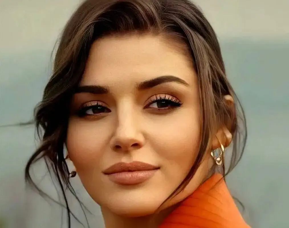 استایل ماکسیمال و ژست جذاب بازیگر زیبای ترک در اینستاگرام غوغا کرد!