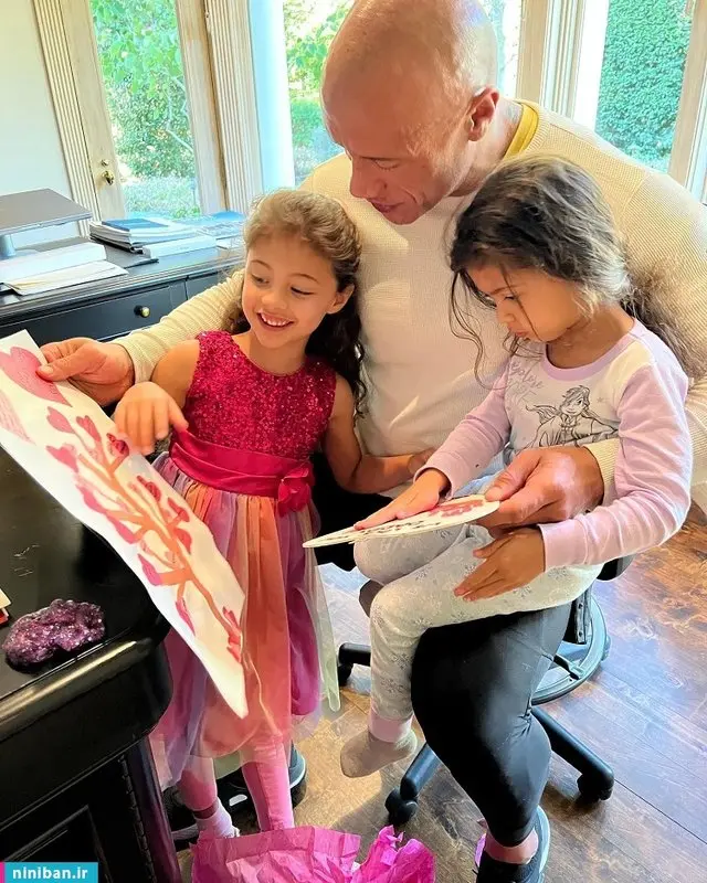 تولد ۵۰ سالگی دواین جانسون در کنار دخترهایش