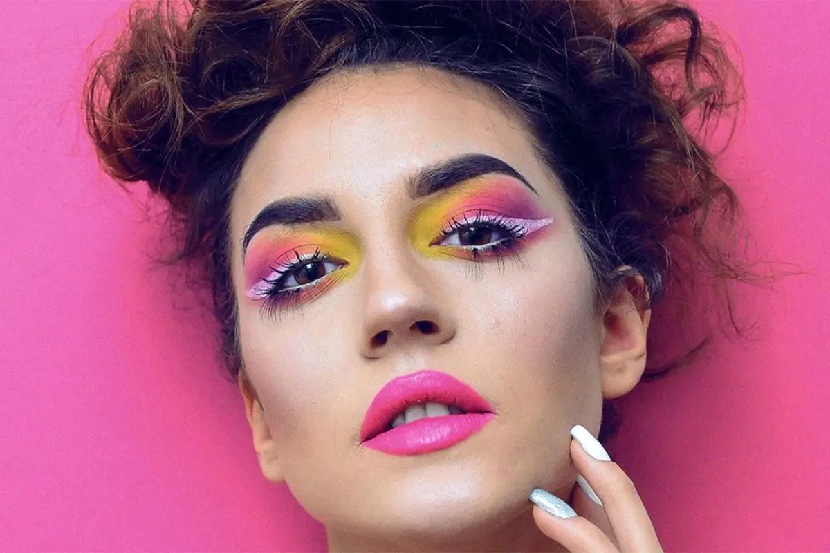 با این ترفندها آرایشت دیگه توی گرما تکون نمیخوره!