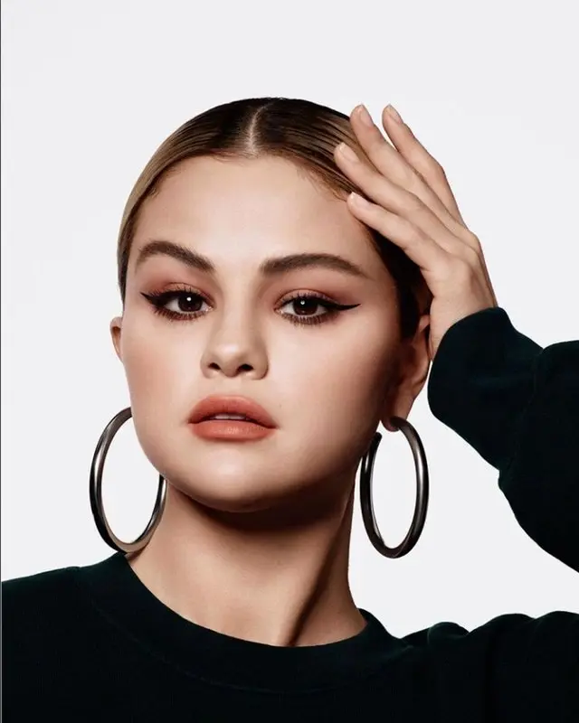 جنجال ظاهر عجیب خانم بازیگر در دستشویی عمومی + عکس